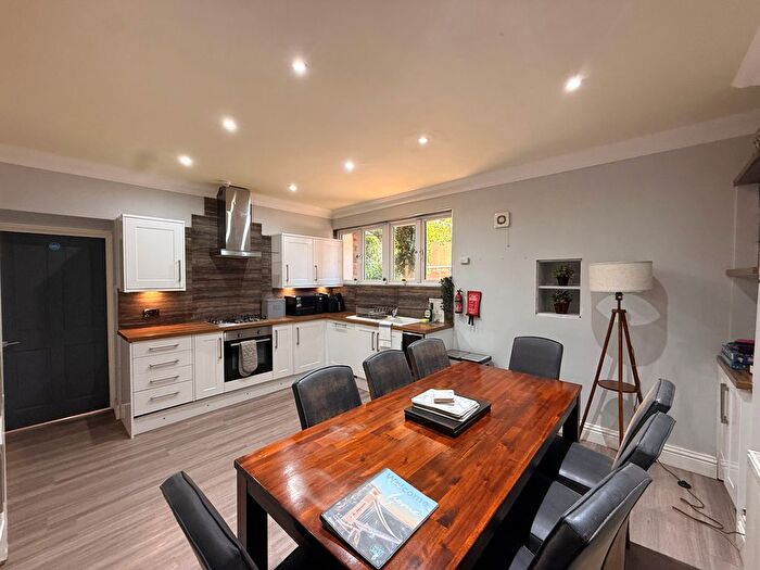 4 Bedroom Flat To Rent In Pembroke Road, Bristol, BS8