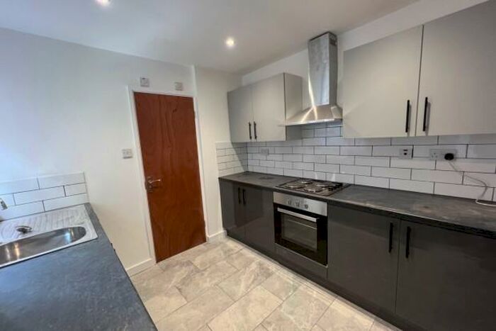 5 Bedroom Terraced House To Rent In Russell Street - Cardiff, CF24