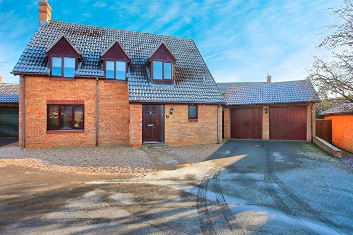 4 Bedroom Detached House For Sale In Baron Court, Peterborough, PE4