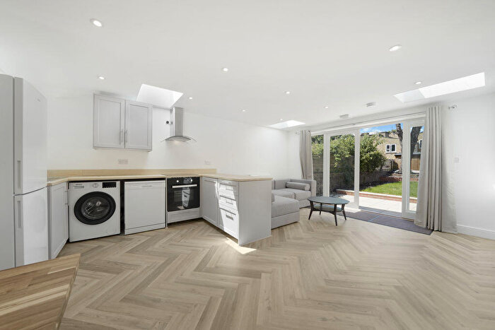 5 Bedroom Terraced House To Rent In Athelstane Grove, Bow, E3