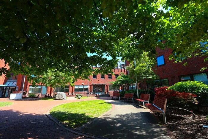 2 Bedroom Flat To Rent In Southernhay Gardens, Exeter, EX1