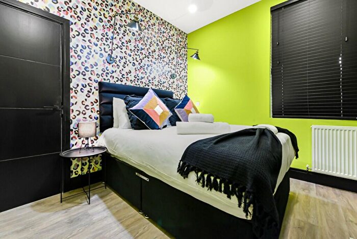 6 Bedroom House To Rent In Willoughby Lane, London, N17