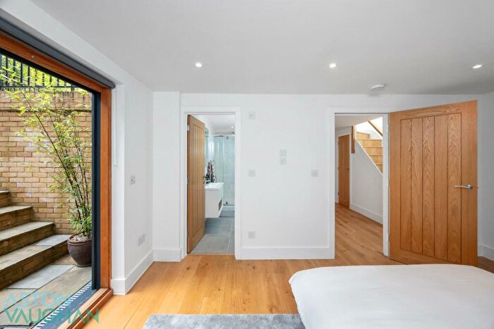 2 Bedroom Detached House For Sale In East Drive, Brighton, BN2