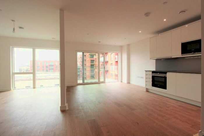 Studio To Rent In 36 Thonrey Close, London NW9