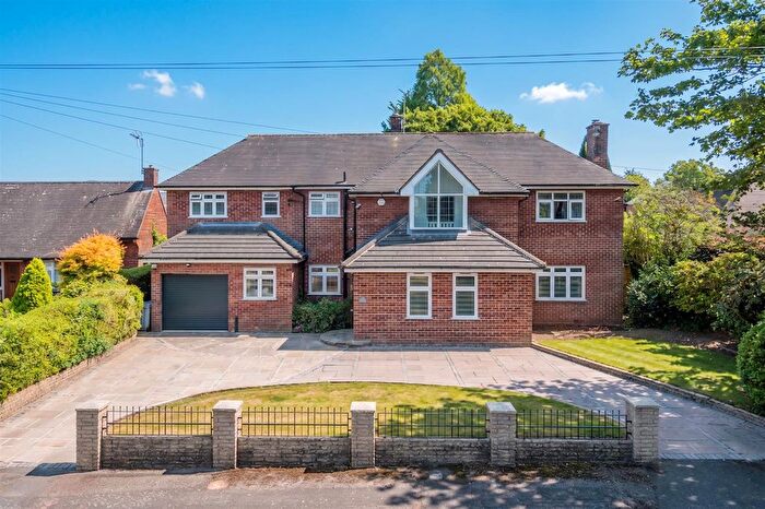 4 Bedroom Detached House For Sale In Delahays Drive, Hale, Altrincham, WA15