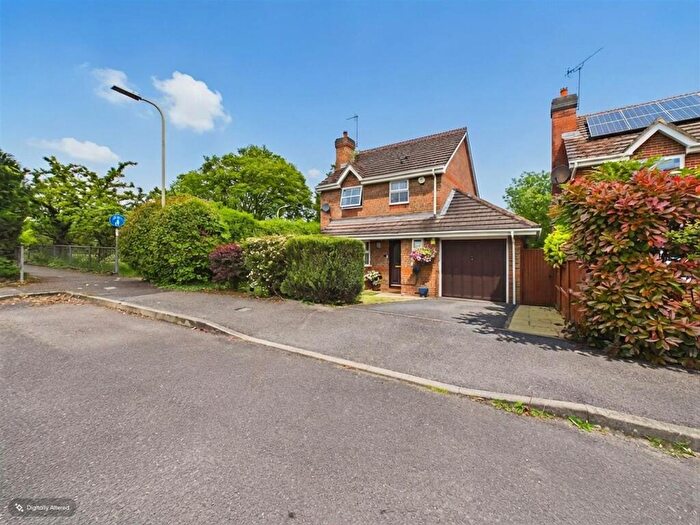 3 Bedroom Detached House For Sale In The Sadlers, Tilehurst, Reading, RG31