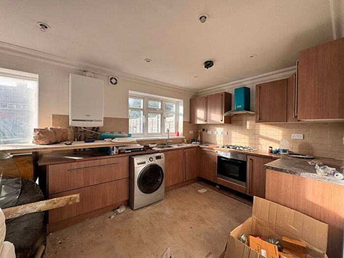 5 Bedroom Terraced House To Rent In Renfrew Road, Hounslow, TW4
