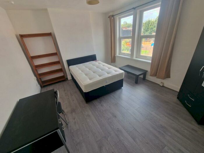 1 Bedroom Apartment To Rent In Raddlebarn Road, Birmingham, B29