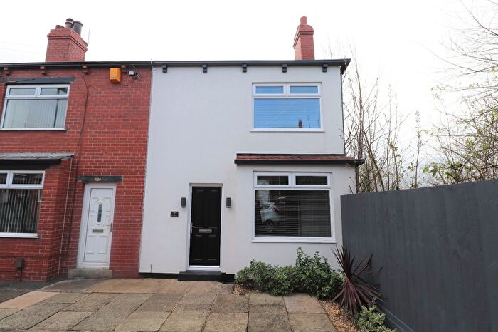 2 Bedroom End Terrace House To Rent In Henley Terrace, Leeds, West Yorkshire, LS13
