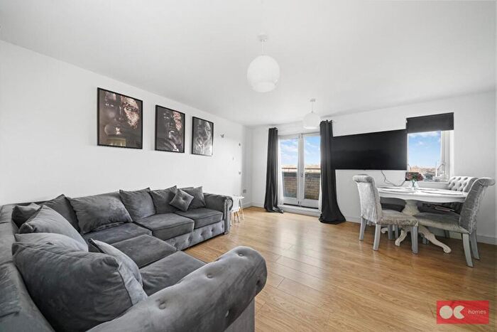 2 Bedroom Flat For Sale In Hogg Lane, Grays, RM17