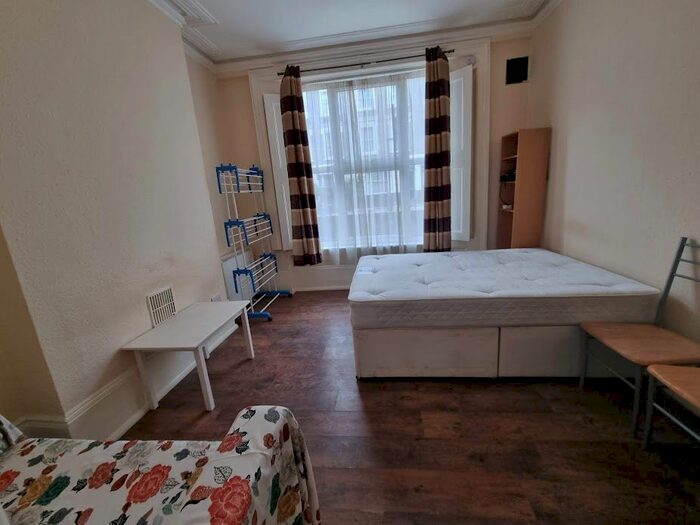 1 Bedroom Flat To Rent In Benwell Road, Holloway, N7
