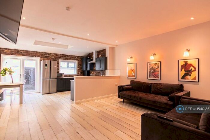 6 Bedroom Semi-Detached House To Rent In Avondale Road, Liverpool, L15