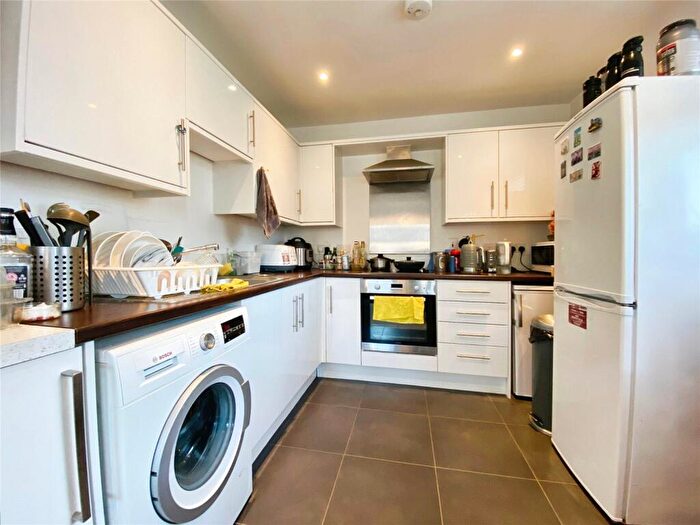 2 Bedroom Flat To Rent In Sutton Court Road, Sutton, SM1