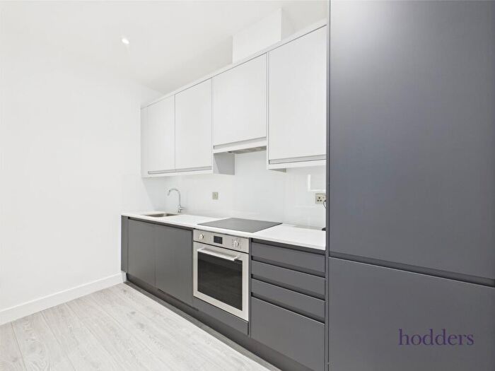 Studio To Rent In Addlestone, KT15