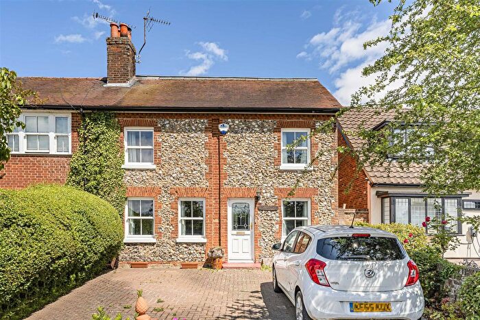 3 Bedroom Semi-Detached House For Sale In Kemprow, Aldenham, WD25