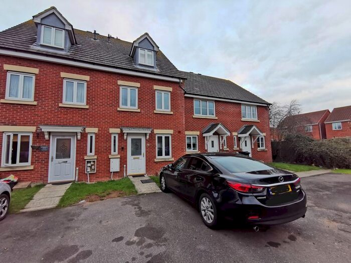 3 Bedroom Town House To Rent In Countess Avenue, Bridgwater TA6