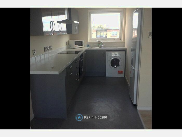 2 Bedroom Flat To Rent In Broadgate Avenue, Beeston, Nottingham, NG9