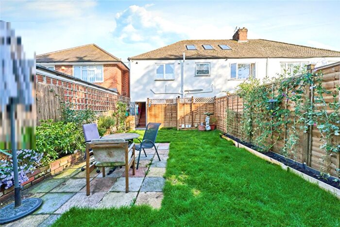 3 Bedroom Maisonette For Sale In Robin Hood Way, London, SW15