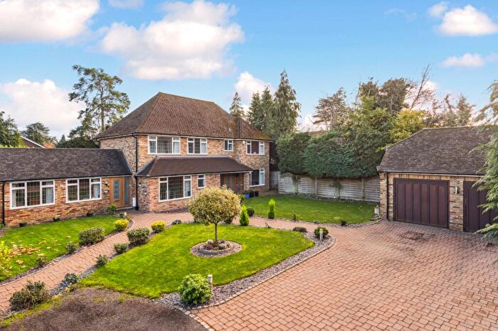 4 Bedroom Detached House For Sale In Cherry Tree Lane, Chalfont St Peter, Buckinghamshire, SL9