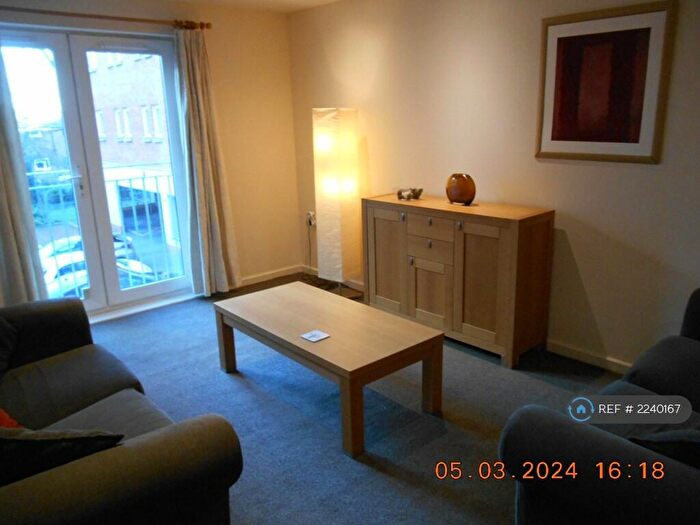 2 Bedroom Flat To Rent In Egerton House, Salford, M5