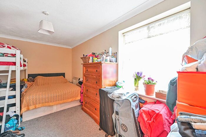 1 Bedroom Flat To Rent In Kingsmount Court, Sutton, SM1