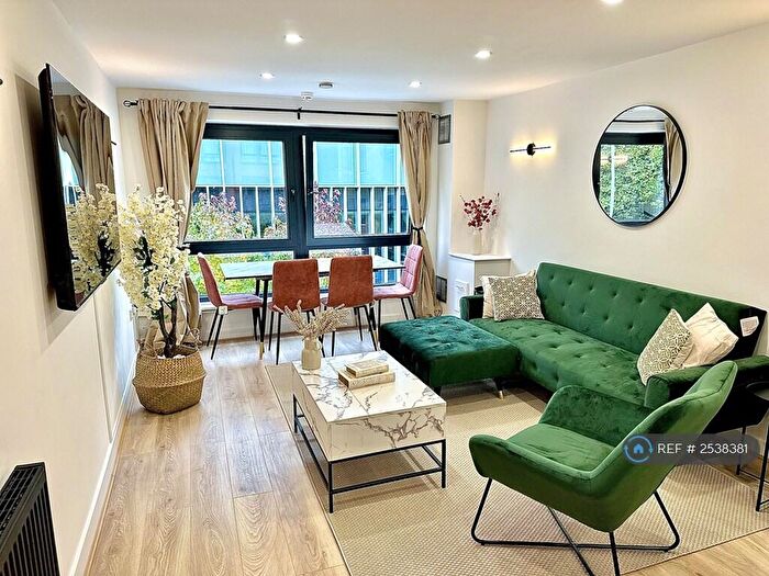 1 Bedroom Flat To Rent In Oxford Road, Manchester, M1