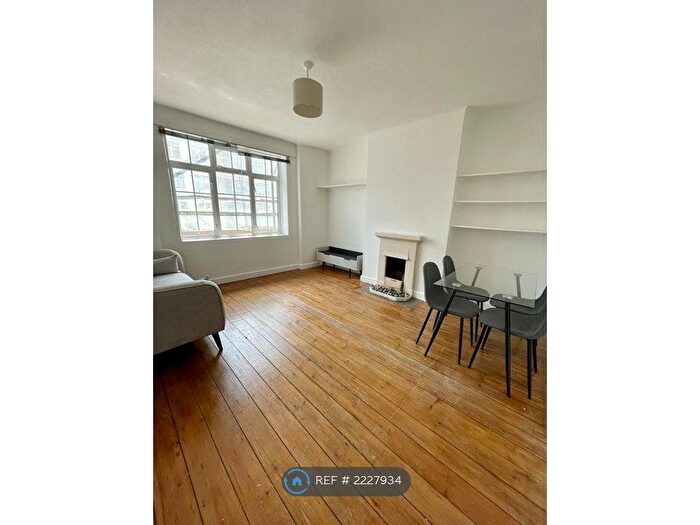 2 Bedroom Flat To Rent In Lang House, London, SW8