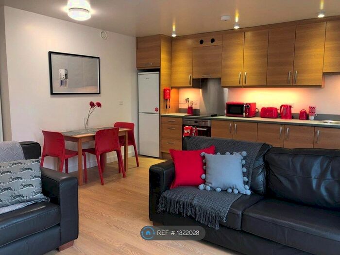 3 Bedroom Flat To Rent In Columbia Lodge, Southampton, SO16