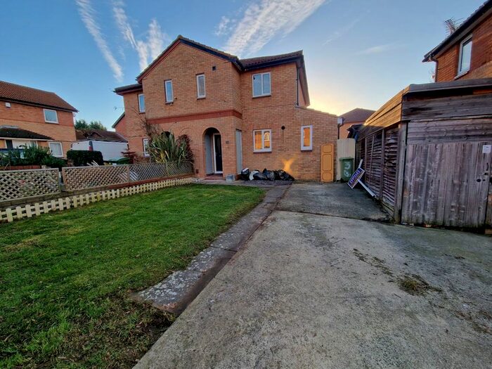 3 Bedroom Semi-Detached House To Rent In Bottesford Close, Emerson Valley, Milton Keynes, Buckinghamshire, MK4