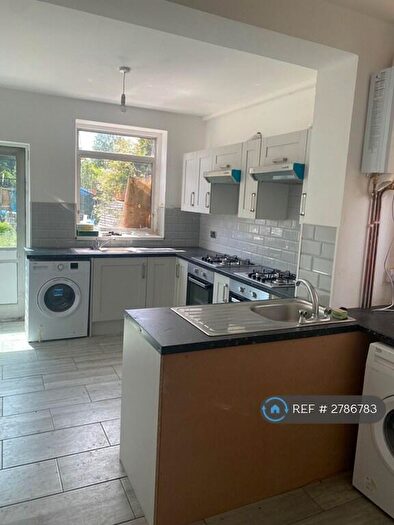 Studio To Rent In Green Road, London, N14