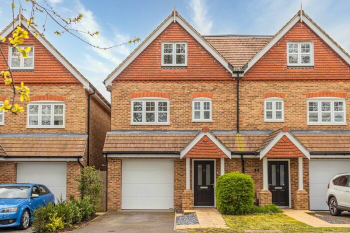 3 Bedroom Semi-Detached House For Sale In Hightrees, Ifield, RH11