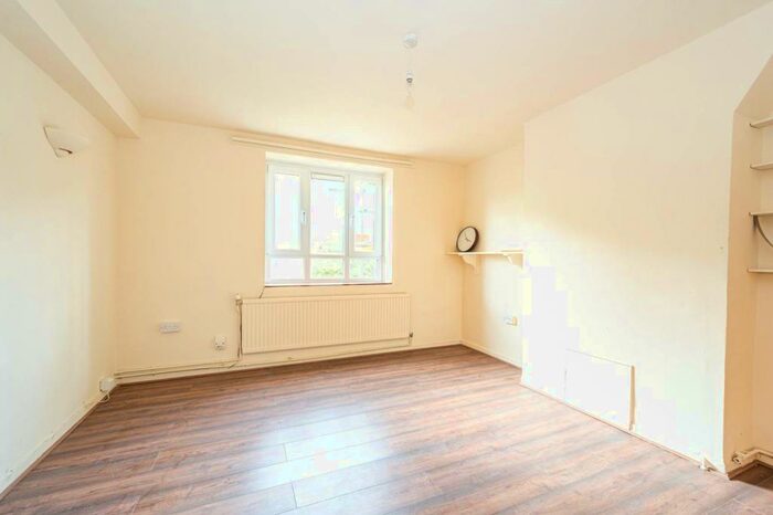 3 Bedroom Flat To Rent In Mayville Estate, , Newington Green, London, N16