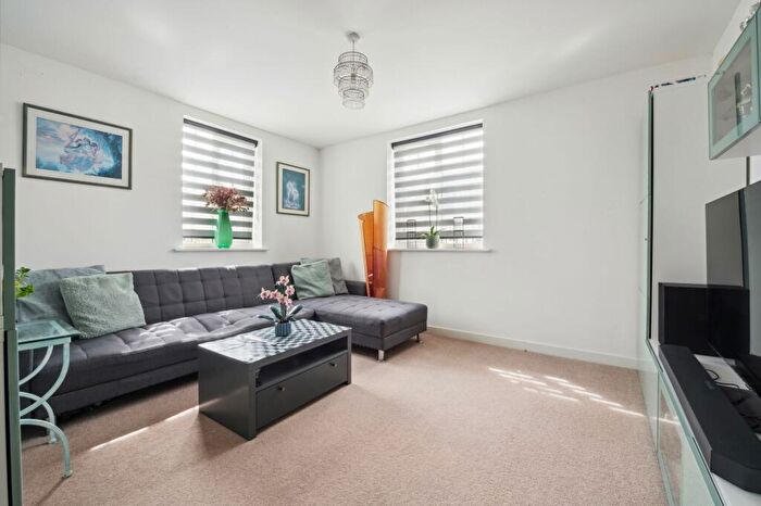 2 Bedroom Flat For Sale In Grange Road, Chalfont St. Peter, SL9