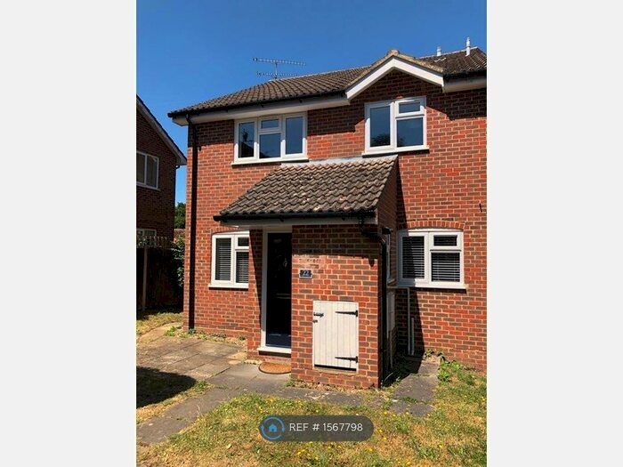 2 Bedroom Semi-Detached House To Rent In Spruce Drive, Lightwater, GU18