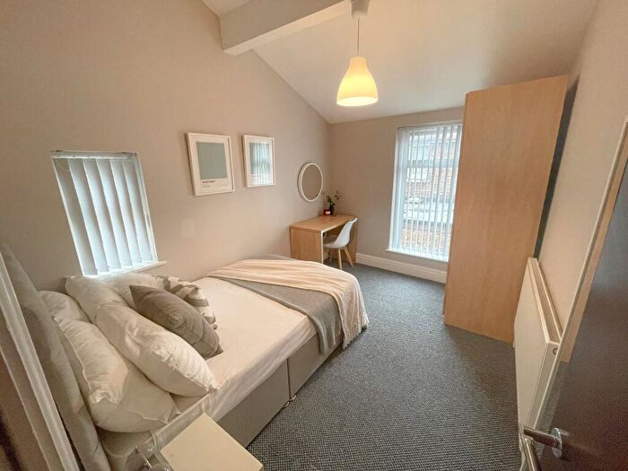 4 Bedroom Terraced House To Rent In Hannan Road, L6