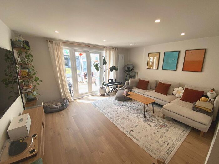 3 Bedroom End Of Terrace House To Rent In Byron Avenue, Borehamwood, WD6