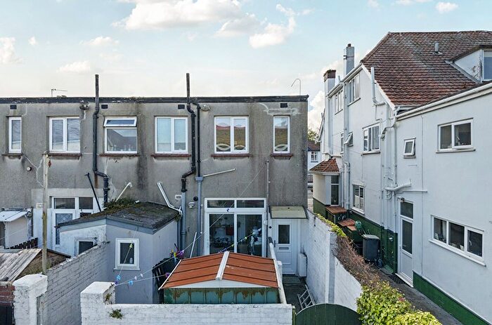 2 Bedroom Flat For Sale In Manor Road, Paignton, Devon, TQ3