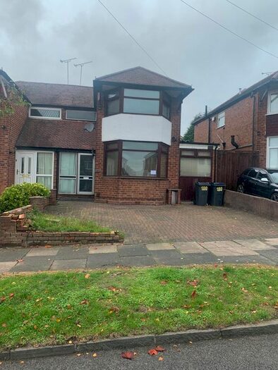 3 Bedroom Semi-Detached House To Rent In Elmbridge Road, Kingstanding, B44