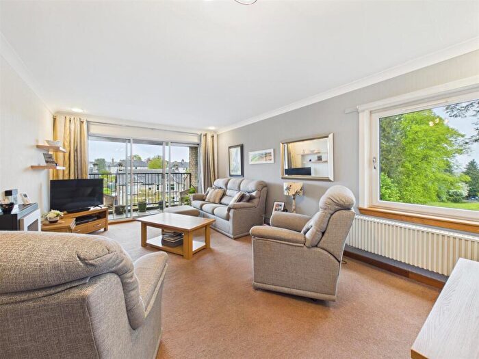 2 Bedroom Flat For Sale In Queens Court, Perth, PH2