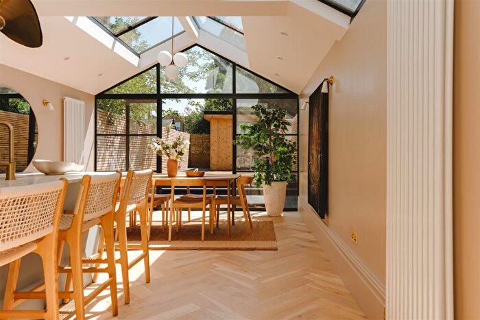 4 Bedroom Terraced House For Sale In Mayola Road, Hackney, E5