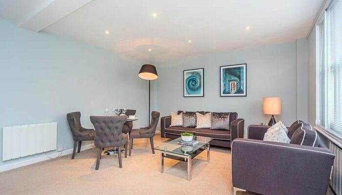 2 Bedroom Flat To Rent In Hill Street, London, W1J