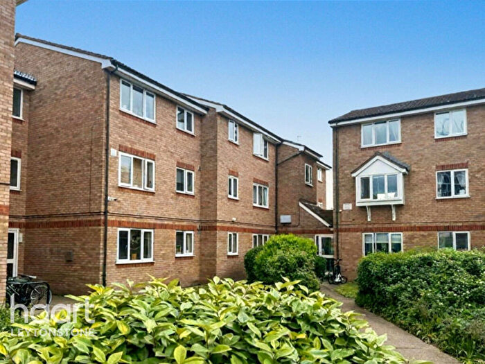 2 Bedroom Flat For Sale In Thant Close, London, E10