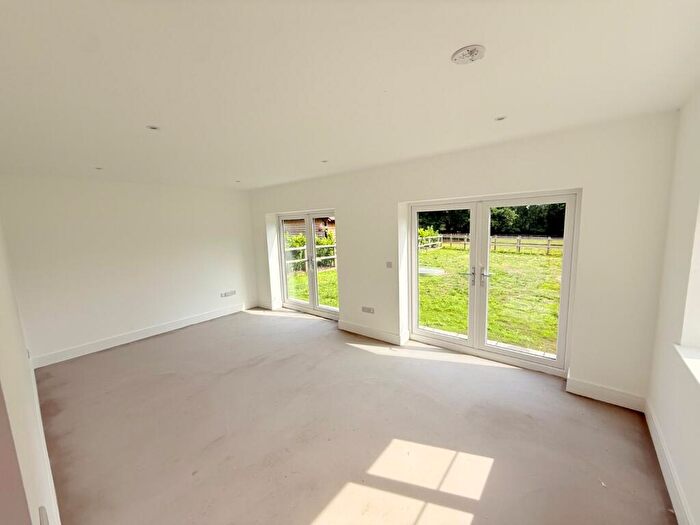 4 Bedroom Detached House For Sale In Southwick Road, North Boarhunt, Fareham, PO17