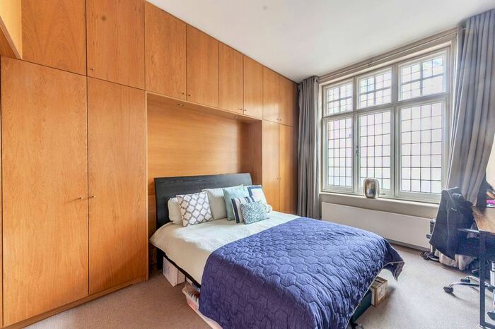 3 Bedroom Flat To Rent In Iverna Gardens, Kensington, London, W8