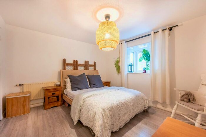 1 Bedroom Bungalow To Rent In Crofton Road, Plaistow, London, E13