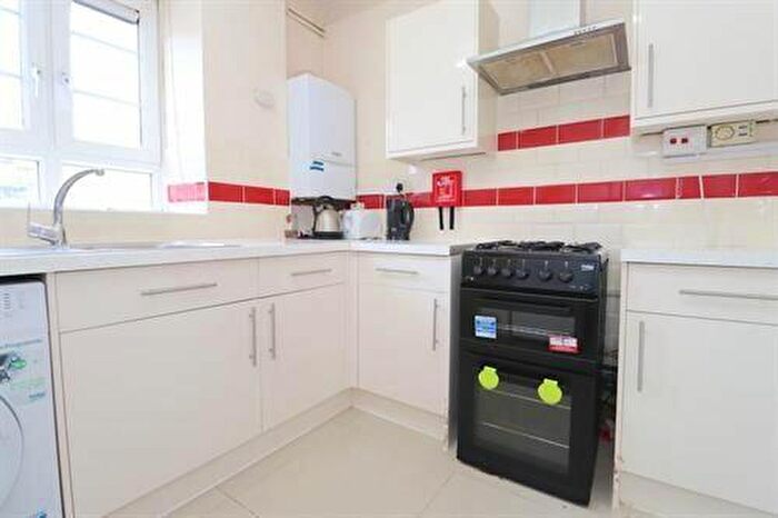 3 Bedroom Flat To Rent In Lorraine Court, Clarence Way, London, NW1