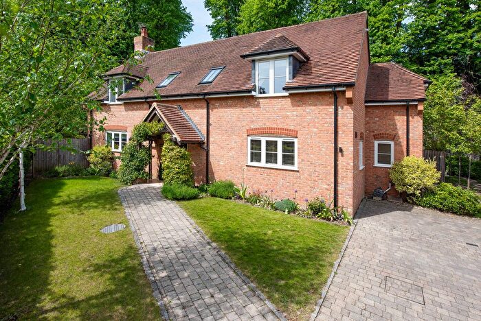 4 Bedroom Detached House To Rent In Henley Road, Marlow, SL7