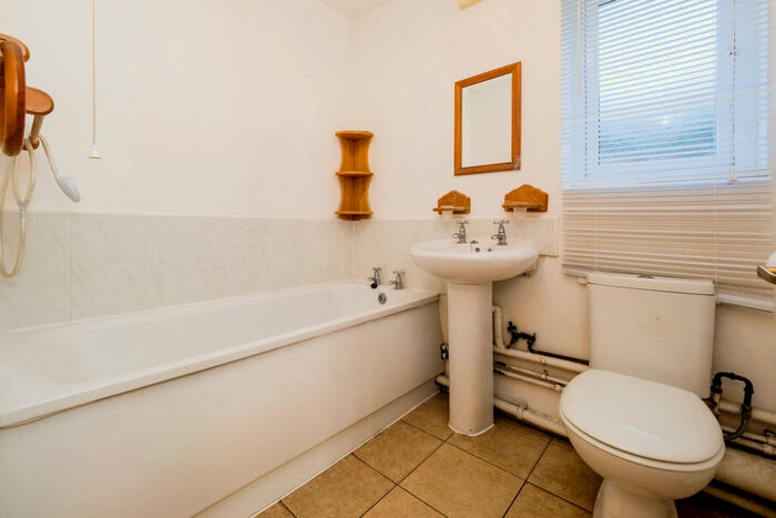 1 Bedroom Flat To Rent In Coopers Close, RM10