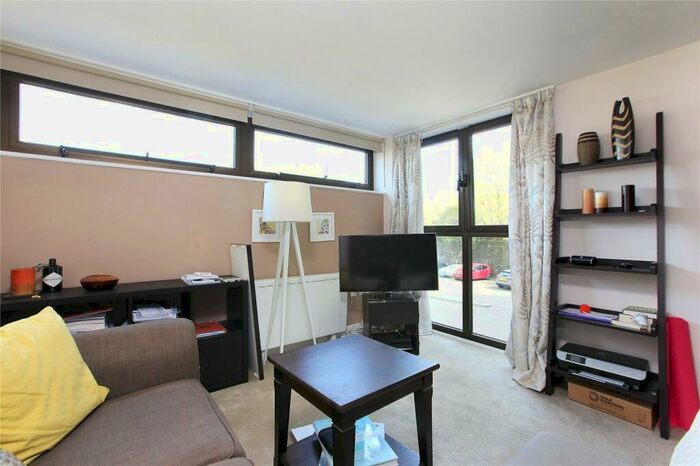 1 Bedroom Flat To Rent In Petergate, Battersea, London, SW11