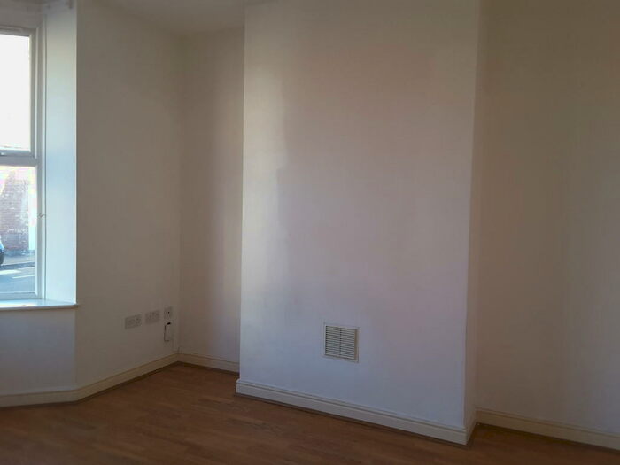 2 Bedroom Semi-Detached House To Rent In Hexthorpe Road, Hexthorpe, DN4